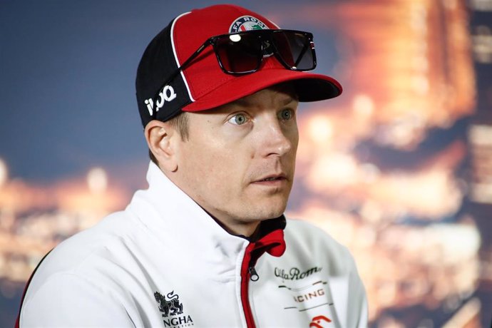 Archivo - Kimi Raikkonen of Alfa Romeo Racing looks on during the Winter Test 1 of Formula One World Championship celebrated at Circuit de Barcelona on January 19, 2020 in Montmelo, Spain.