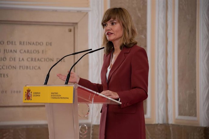 La ministra de Educación y FP, Pilar Alegría, en el acto de recibimiento a los ganadores de las Olimpiadas Científicas 2021, en la sede del Ministerio