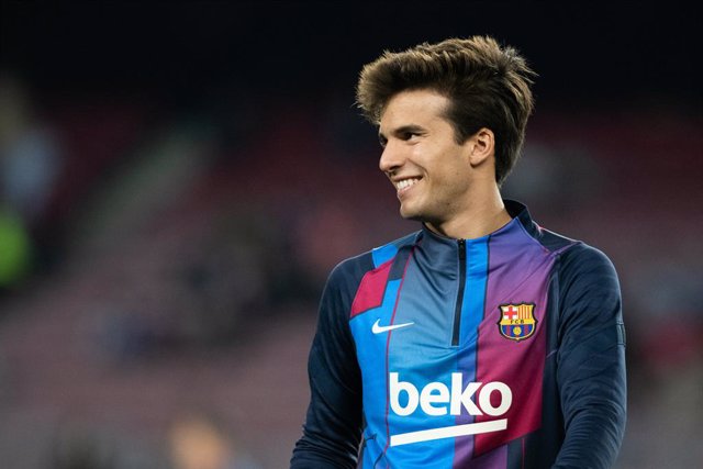 Archivo - 6 Riqui Puig of FC Barcelona smiles during the spanish league, La Liga Santander, football match played between FC Barcelona and Deportivo Alaves at Camp Nou stadium on October 30, 2021, in Barcelona, Spain.