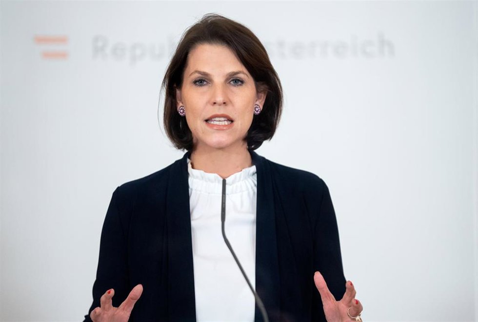 La ministra para la Constitución de Austria, Karoline Edtstadler