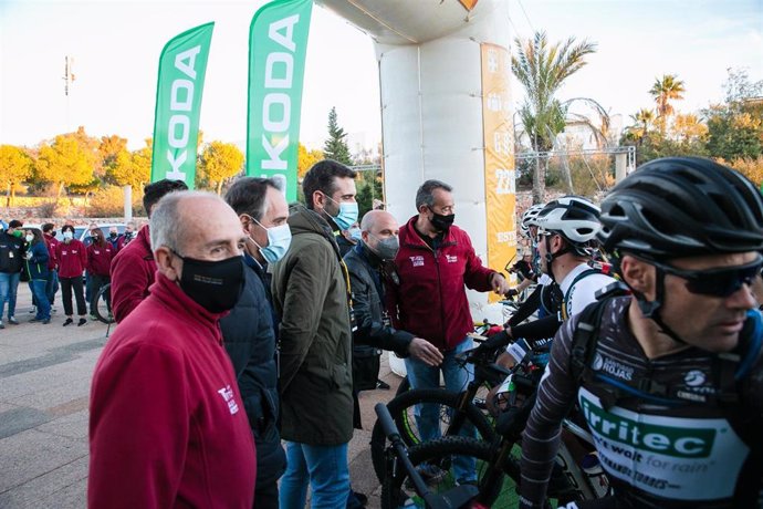 Salida de la primera etapa de la Skoda Titan Series Almería.