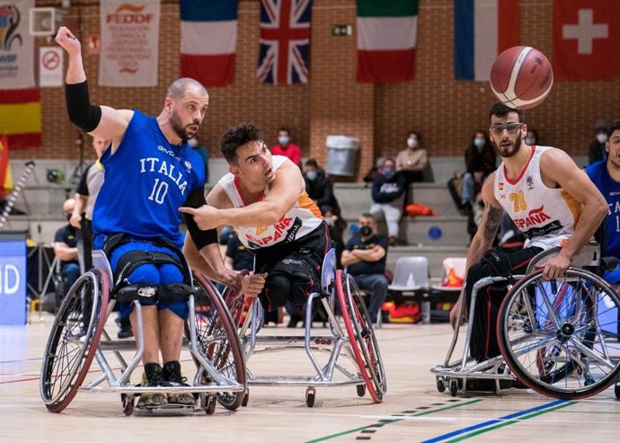 Imagen del partido entre las selecciones de España e Italia en el Europeo de Baloncesto en Silla de Ruedas de Madrid