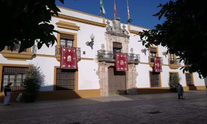 Archivo - Fachada del Consistorio de Utrera.