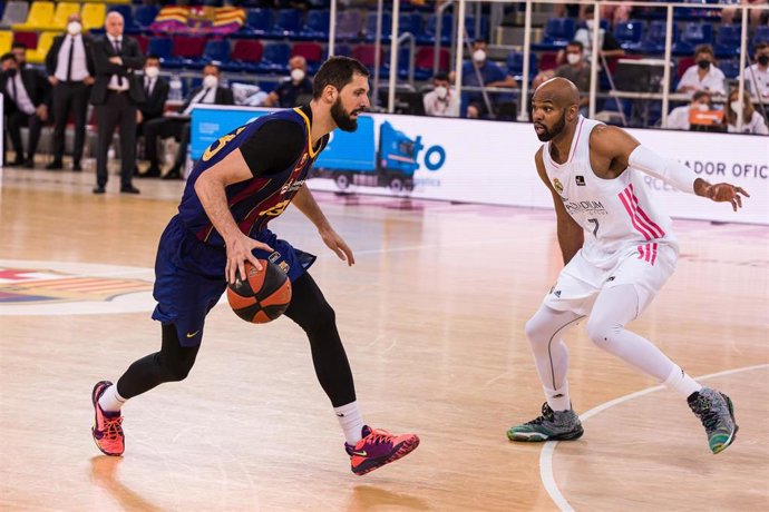 Archivo - Nikola Mirotic of Fc Barcelona in action during the Liga Endesa ACB Playoff final game 2 match between Fc Barcelona  and Real Madrid at Palau Blaugrana on June 15, 2021 in Barcelona, Spain.