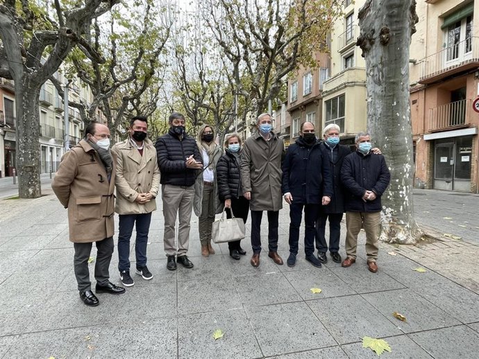 El candidato a la presidencia del PP de Aragón y alcalde de Zaragoza, Jorge Azcón, visita varias localidades oscenses.