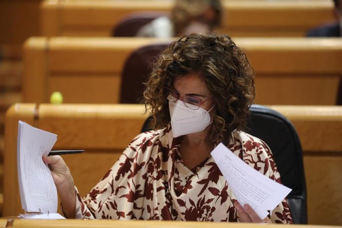 La ministra de Hacienda y Función Pública, María Jesús Montero, en el debate de los Presupuestos Generales del Estado (PGE) en el Senado, a 9 de diciembre de 2021, en Madrid (España). 