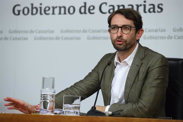 El viceconsejero de Presidencia del Gobierno de Canarias, Antonio Olivera, en rueda de prensa