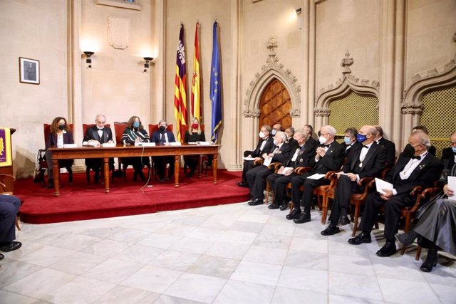 Acto de recepción de Josep Vicens como académico numerario de la Real Academia de Medicina de las Islas Baleares