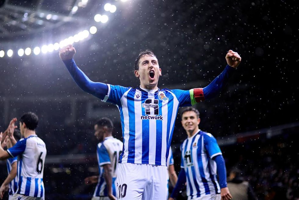 Mikel Oyarzabal celebra su doblete en el partido de Liga Europa frente al PSV