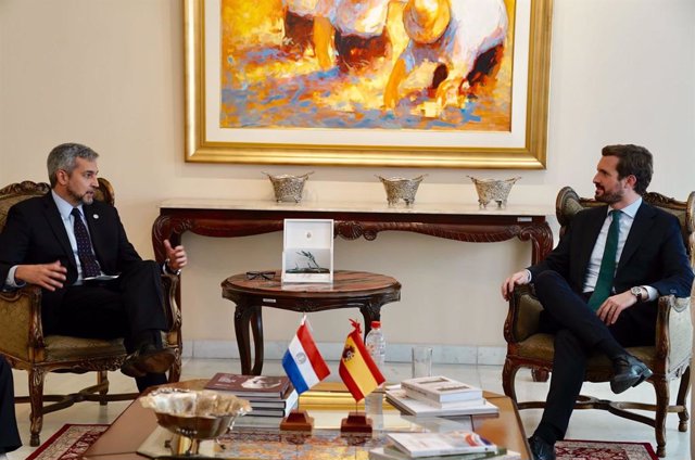 El líder del PP, Pablo Casado, se reúne con el presidente de Paraguay, Mario Abdo Martínez, en su residencia oficial. En Asunción, a 9 de diciembre de 2021.