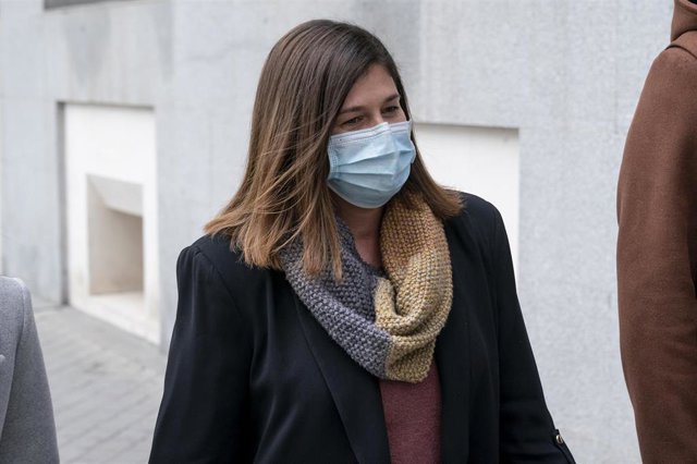 La alcaldesa de Móstoles, Noelia Posse, a su llegada al Juzgado de Instrucción número 1 de Móstoles para declarar como investigada, a 18 de noviembre de 2021, en Móstoles, Madrid, (España). 