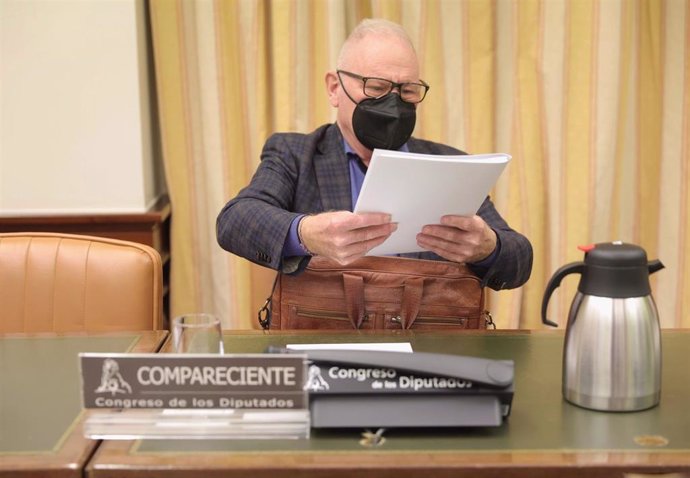 Archivo - El presidente de la Confederación Salud Mental España, Nel Anxelu González Zapico, a su llegada a una Comisión de Sanidad y Consumo en el Congreso de los Diputados, a 13 de octubre de 2021, en Madrid, (España). 