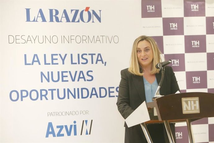 La consejera de Fomento, Marifrán Carazo, en un desayuno informativo de La Razón.