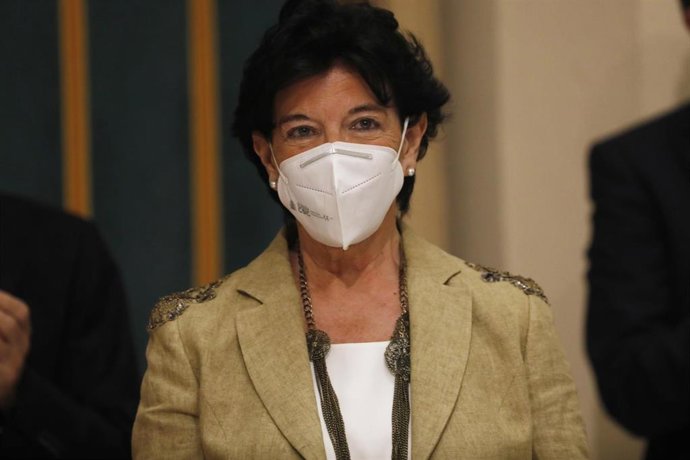 Archivo - La exministra de Educación y Formación Profesional Isabel Celáa.