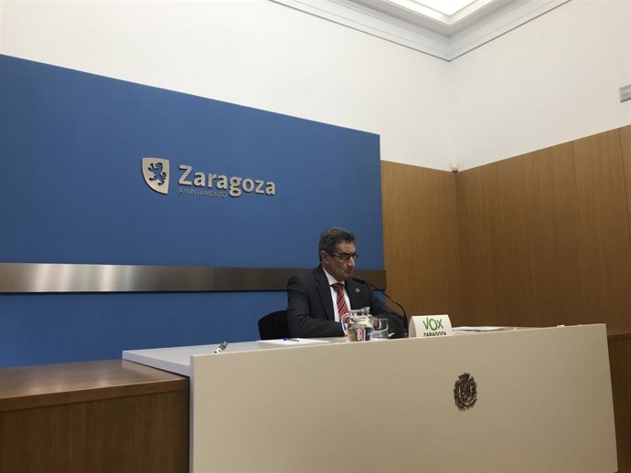 El portavoz del grupo municipal de VOX en el Ayuntamiento de Zaragoza, Julio Calvo