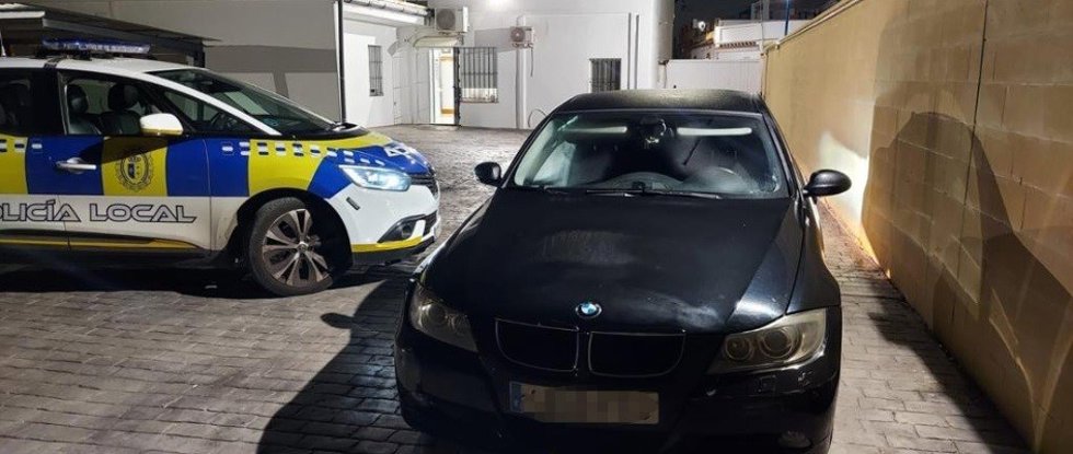 El turismo marca BMW recuperado en Tocina tras su robo