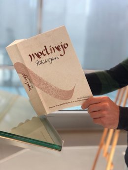 Un libro editado por la Diputación de Málaga recorre la historia, la cultura y las tradiciones de Moclinejo