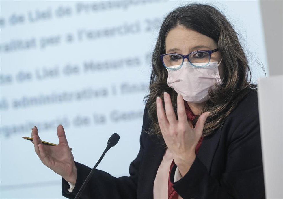 Archivo - La vicepresidenta de la Generalitat Valenciana, Mónica Oltra, en la rueda de prensa posterior al pleno extraordinario del Consell que ha aprobado las cuentas del 2022, a 3 de noviembre de 2021