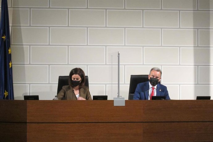 La vicepresidenta de la Diptuación de Zaragoza, Teresa Ladrero, y el presidente de la institución, Juan Antonio Sánchez Quero.