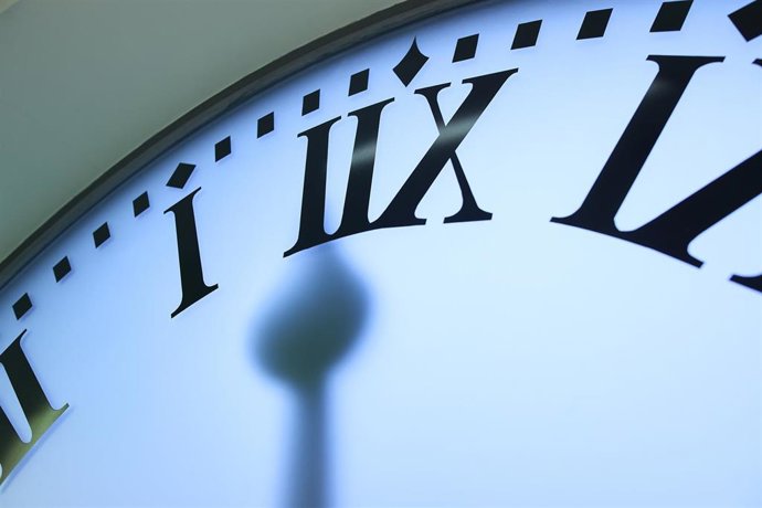 Archivo - El reloj de la Puerta del Sol.