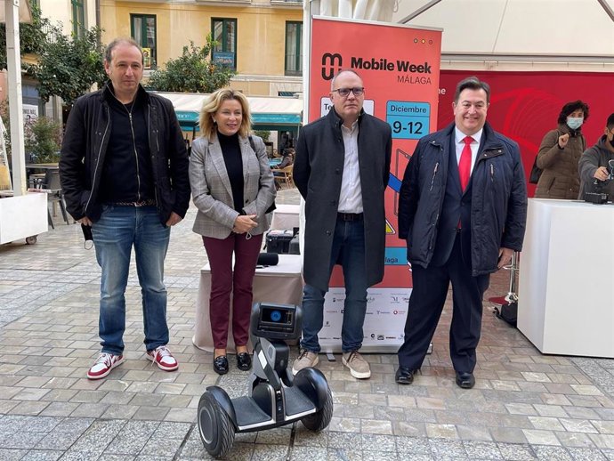 La Junta y Vodafone presentan en la Mobile Week de Málaga un asistente inteligente multiidioma con tecnología 5G para el sector turístico