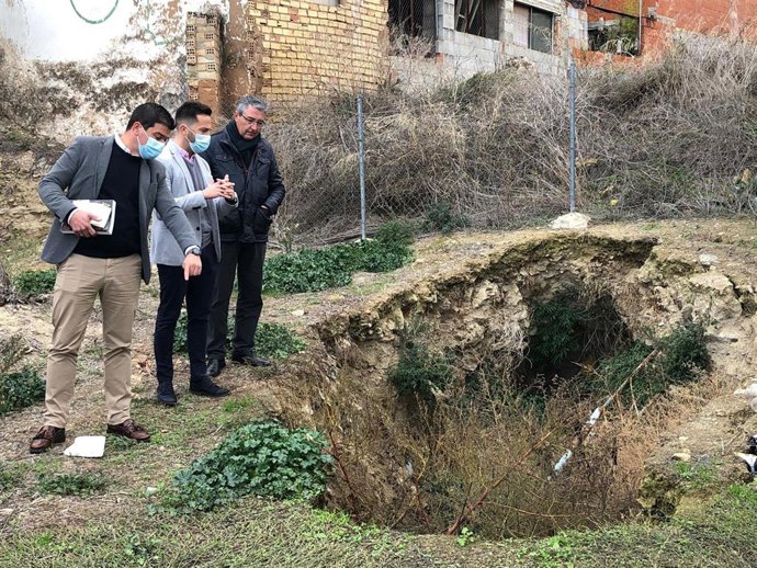 El presidente de la Diputación, Francisco Salado, en su visita a Arriate, donde la institución destina ayudas para diversas mejoras