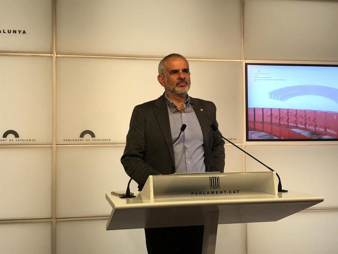 El líder de Cs en Catalunya, Carlos Carrizosa, en rueda de prensa en el Parlament, a 10 de diciembre de 2021.