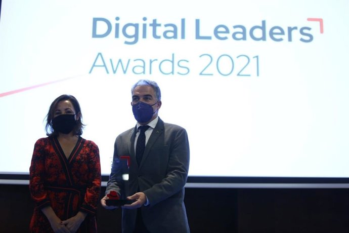 Bendodo recoge un premio internacional otorgado al nuevo portal web de la Junta de Andalucía