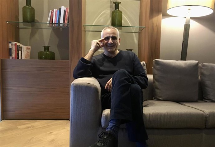 El cineasta Leonardo di Costanzo presenta su película 'Ariaferma' en la X Mostra de Cinema Itali de Barcelona.