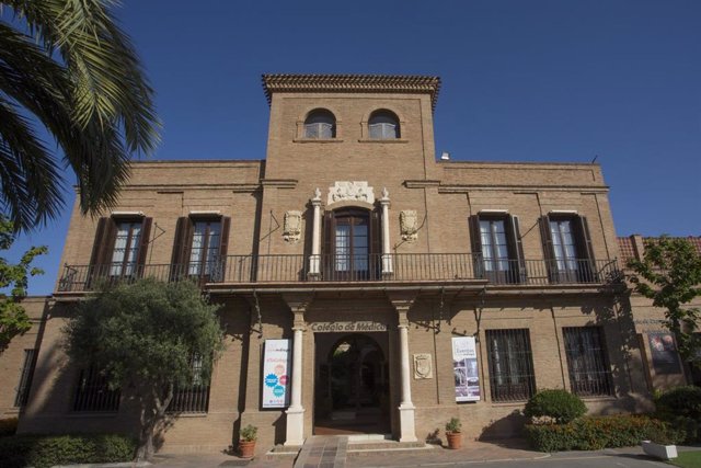 Archivo - Fachada del Colegio de Médicos de Málaga