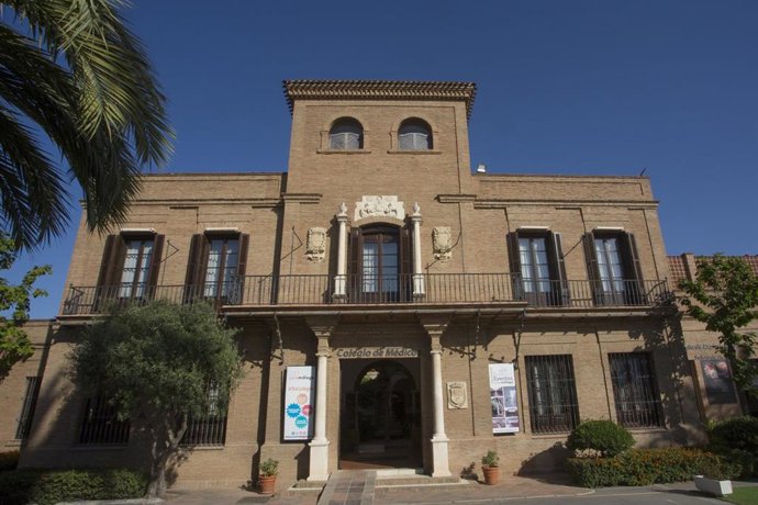 Archivo - Fachada del Colegio de Médicos de Málaga