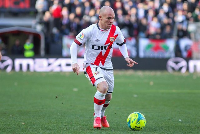 Isi Palazon of Rayo Vallecano in action during La liga football match played between Rayo Vallecano and RCD Espanyol at Vallecas stadium on December 5, 2021, in Madrid, Spain.