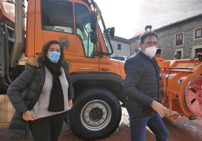 Quitanieves entregada por la Diputación de Palencia para La Pernía.