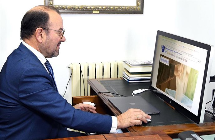Antonio López presenta su candidatura a la reelección como rector de la USC de forma telemática