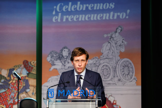 El alcalde de Madrid, José Luis Martínez-Almeida, presenta la programación cultural y de ocio para esta Navidad, en el Café de Naves de Matadero Madrid, a 10 de diciembre de 2021