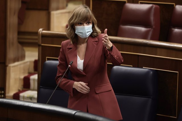 La ministra de Educación, Pilar Alegría, interviene en una sesión plenaria, en el Congreso de los Diputados