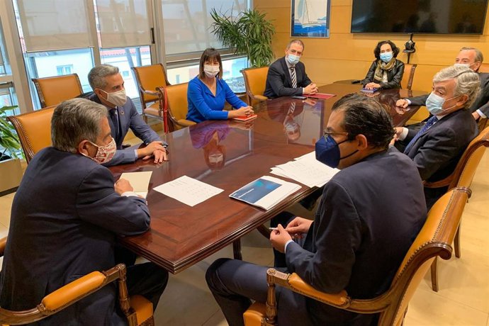 El presidente de Cantabria, Miguel Ángel Revilla, se reúne con representantes del BBVA con motivo de la presentación del informe Situación Cantabria.