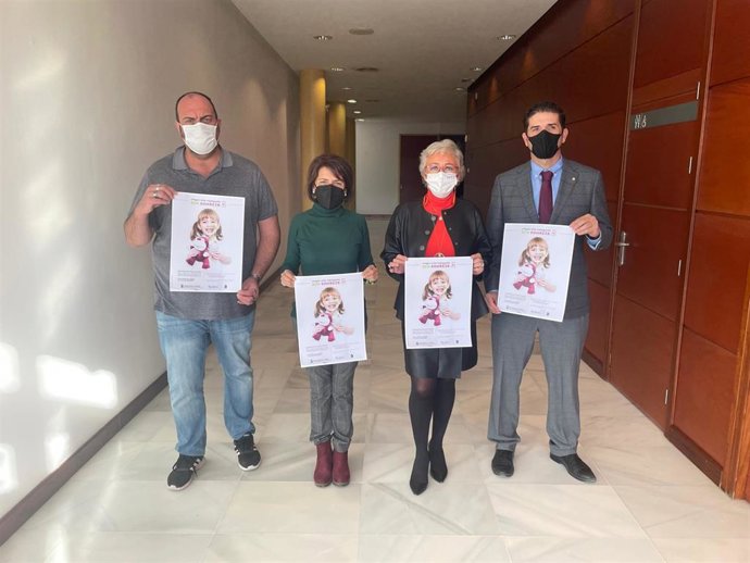 La concejala de Servicios Operativos y responsable de Limasam, Teresa Porras, informa de la campaña 'Regala una sonrisa. Ningún niño malagueño sin juguete'