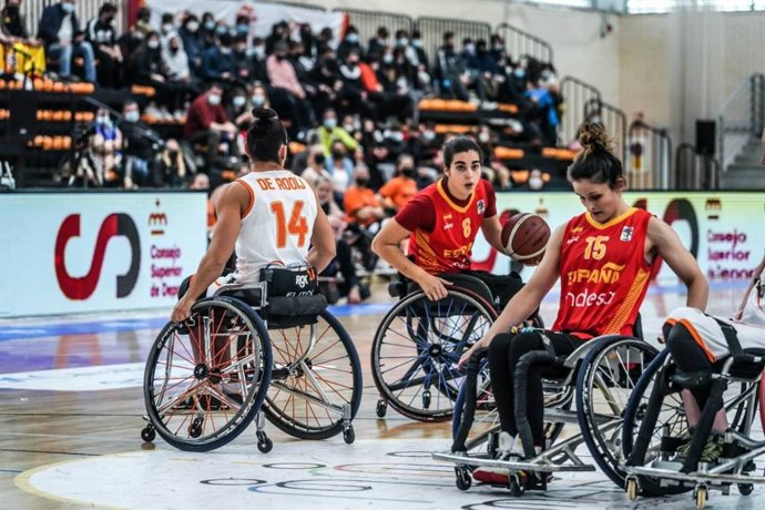 Imagen del partido entre la selección española y la de Países Bajos en las semfinales del Europeo de Baloncesto en Silla de Ruedas de Madrid