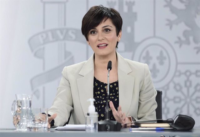 La ministra de Política Territorial y portavoz del Gobierno, Isabel Rodríguez, comparece en una rueda de prensa posterior a una reunión del Consejo de Ministros, en el complejo de la Moncloa, a 10 de diciembre de 2021, en Madrid (España). 