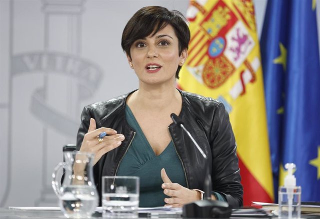 La ministra de Política Territorial y portavoz del Gobierno, Isabel Rodríguez, comparece tras una reunión del Consejo de Ministros, a 7 de diciembre de 2021, en Madrid (España). Durante la rueda de prensa han confirmado la aprobación de la nueva regulació
