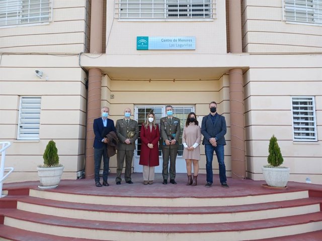 Participantes en la reunión preparatoria de la charla que se dará a los menores internos