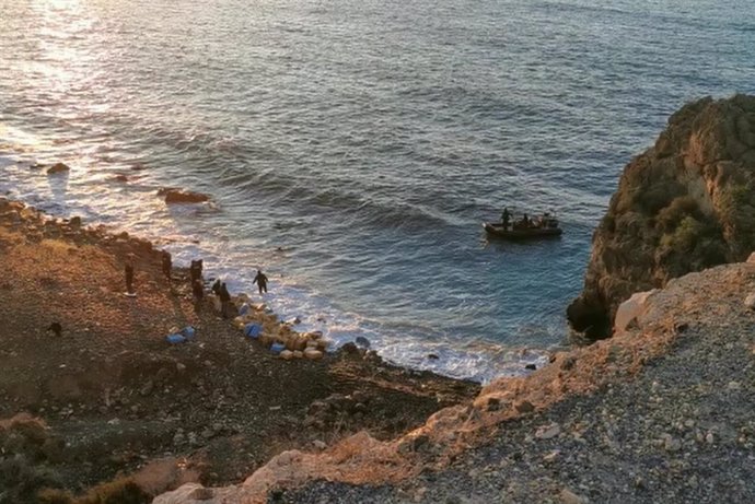 Hachís intervenido por Vigilancia Aduanera en una playa de Almería