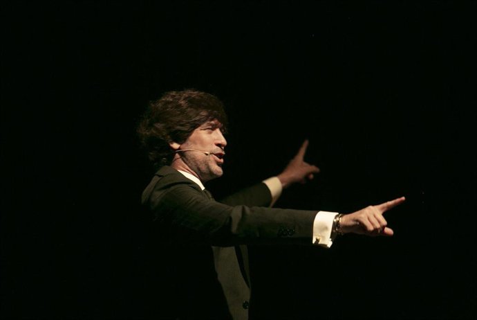 Archivo - Manuel Lombo en el Auditorio de la Biblioteca Nacional en Rabat.