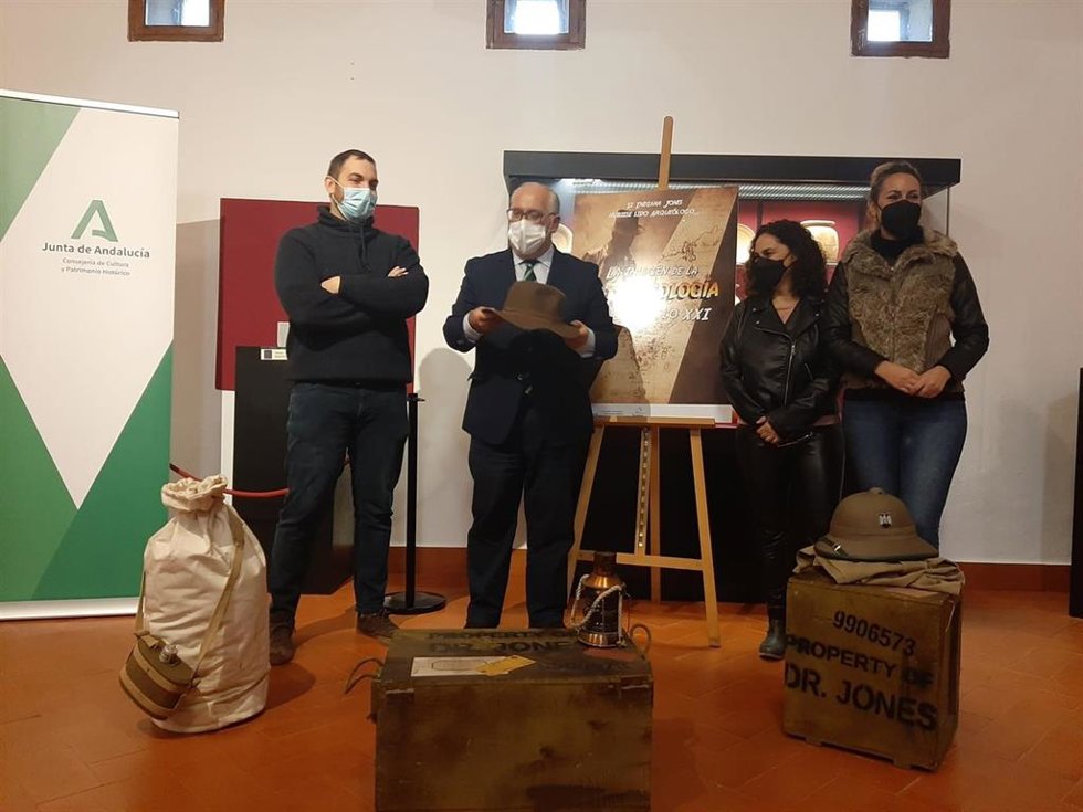 Presentación de la exposición 'Si Indiana Jones hubiese sido arqueólogo... La imagen de la arqueología en el siglo XXI',