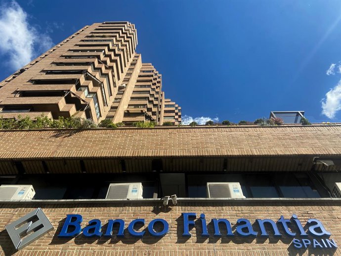 Archivo - Cartel de una oficina de Banco Finantia Spain (BFS), en Madrid (España) a 14 de octubre de 2020.