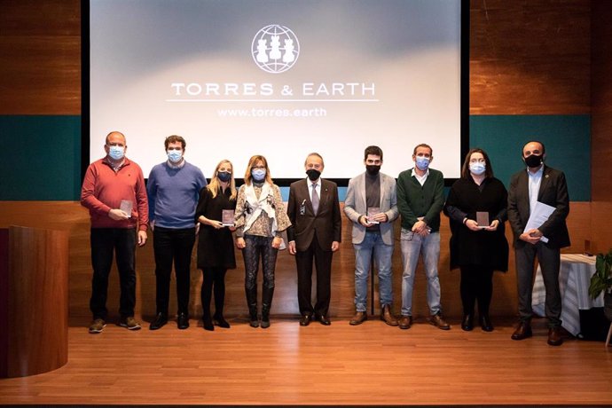 Los viticultores Jaume y Albert Cardó, galardonados con los V Premios Torres & Earth