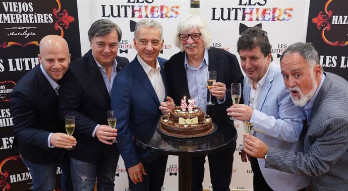 Archivo - De izquierda a derecha: Tomás Mayer-Wolf, Roberto Antier,  Jorge Maronna,  Carlos López Puccio,  Horacio "Tato" Turano y Martín O'Connor,  componentes del grupo argentino Les Luthiers