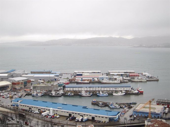 Archivo - Flota amarrada en Vigo por el temporal