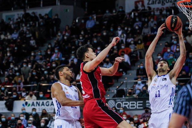 Ataque del Real Madrid en su victoria sobre el Casademont Zaragoza (65-86) en la jornada 12 de la Liga Endesa
